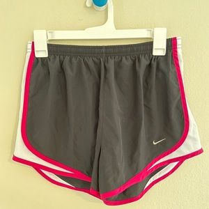 NIKE WOMEN RUNNING SHORTS SIZE M